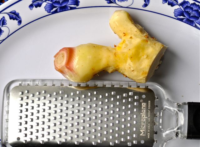 Peeled galangal ready to be grated.